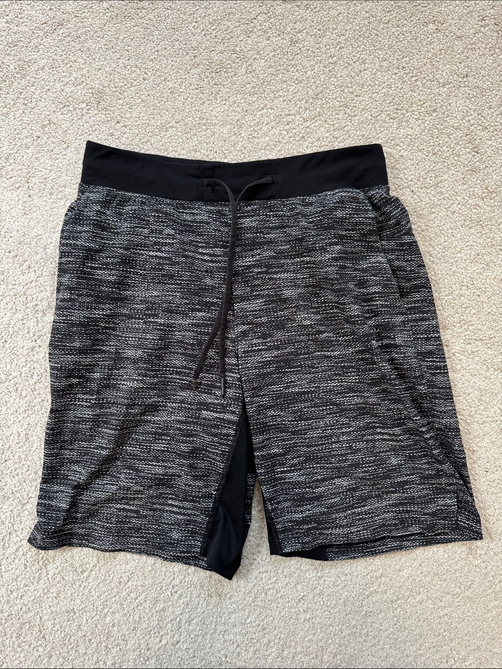 lululemon THE Shorts Linerless 9" Grey/Black SzS